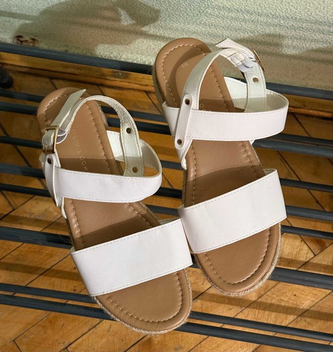 Босоніжки 39 розмір