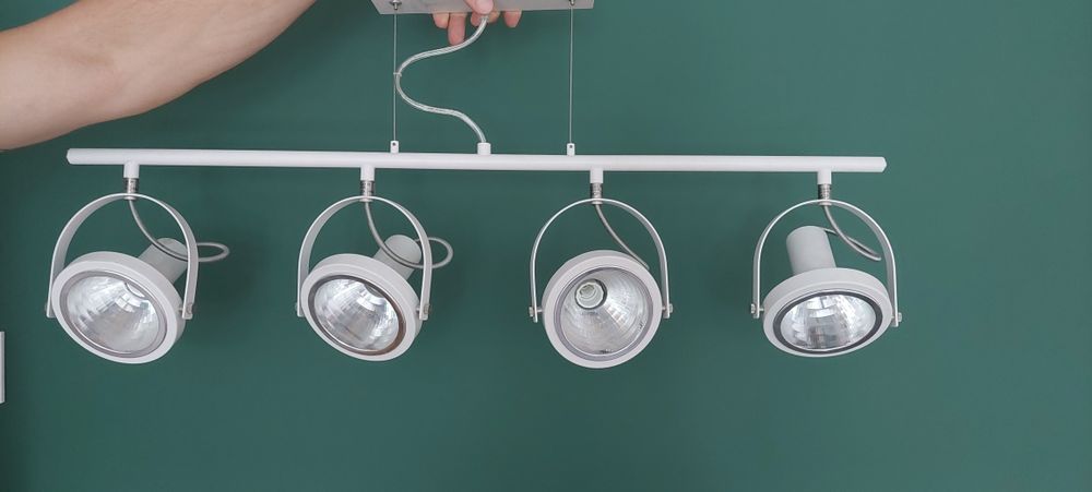 Żyrandol, reflektory na 4 żarówki