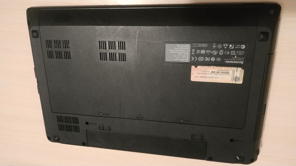 Комплектний ноутбук Lenovo G585 на запчастини