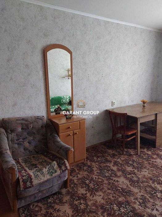 Продається кімната в гуртожитку зі своєю окремою кухнею