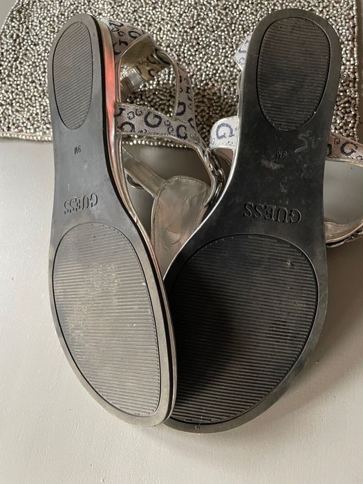Guess logowane sandałki r.40