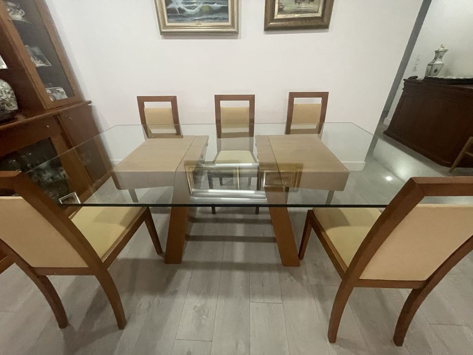 Mesa de jantar e 6 cadeiras