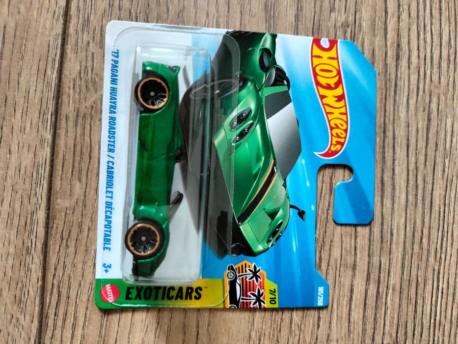 Hot Wheels 17 Pagani Huayra Roadster