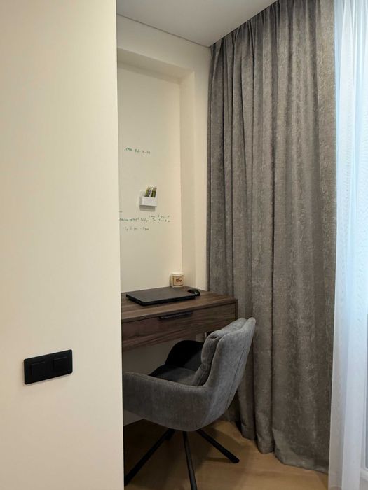 Величезна квартира з дизайнерським ремонтом в самому Центрі.  Газ