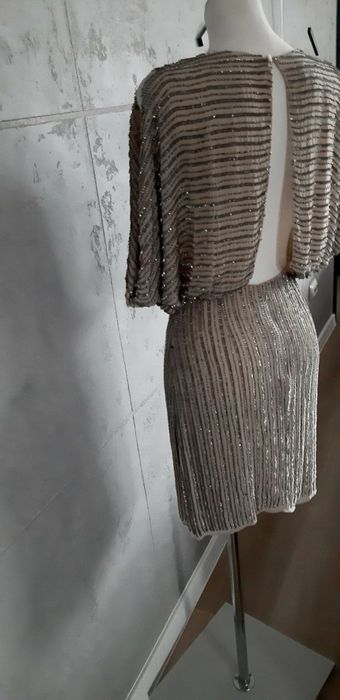 Sukienka zdobiona cekinami i koralikami Mango Suit