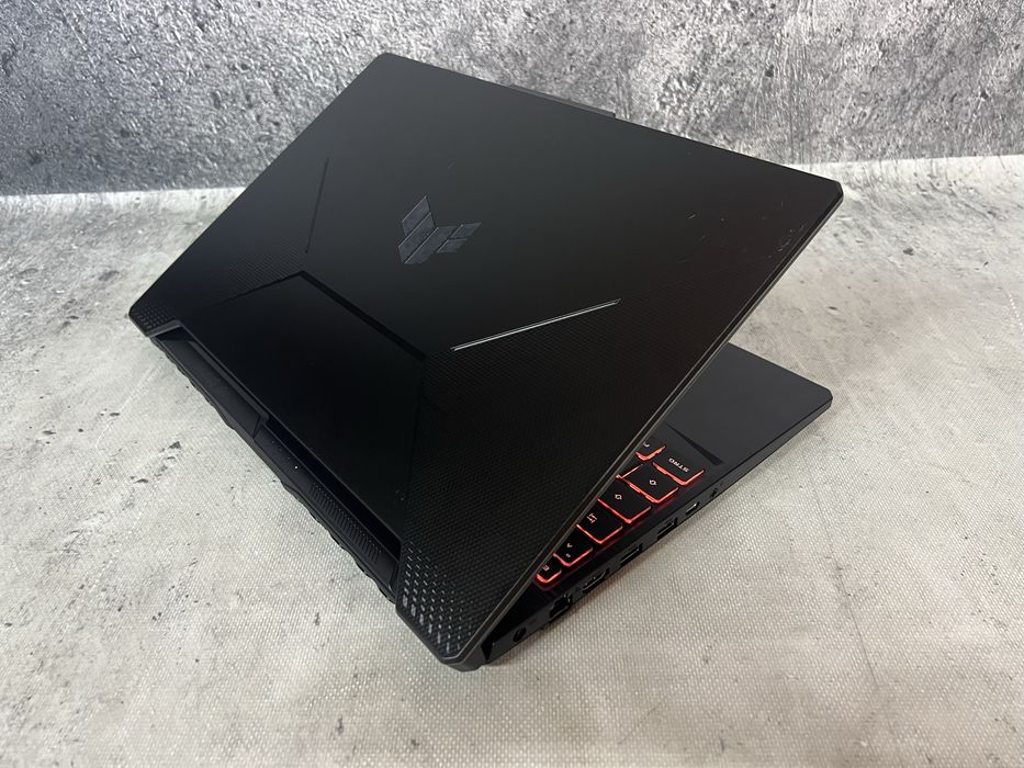 Asus TuF / i5 11400H 4.5GHz / 16GB DDR4 / 512SSD / RTX3050/ 15.6 144Hz