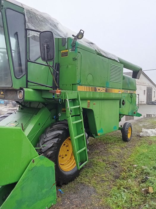 Комбайн зернозбиральний Джон Дір 1052