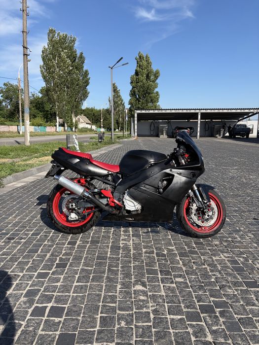 Yamaha YZF 750 R