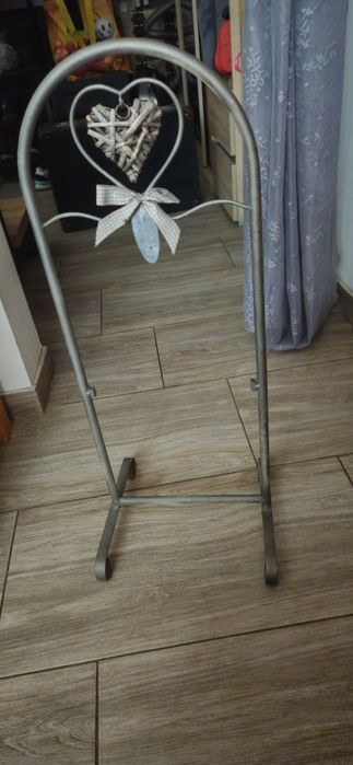 Stojak.   metalowy