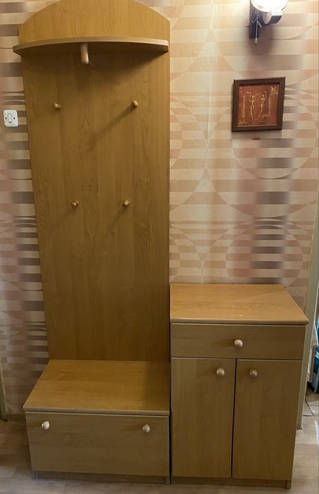 Zestaw mebli do przedpokoju z lustrem