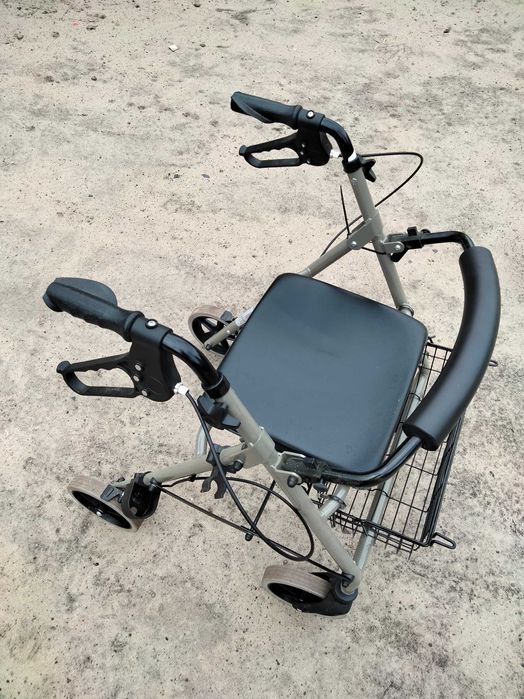 Podpórka inwalidzka czterokołowa
