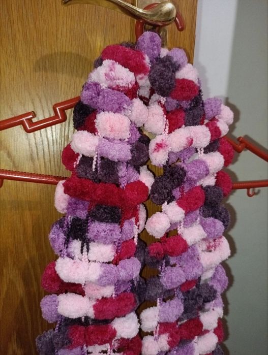 Cachecol de Pompom (brasileiros) e tricot