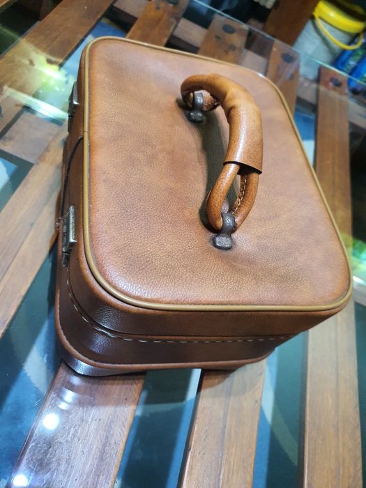 Mala de mão em pele