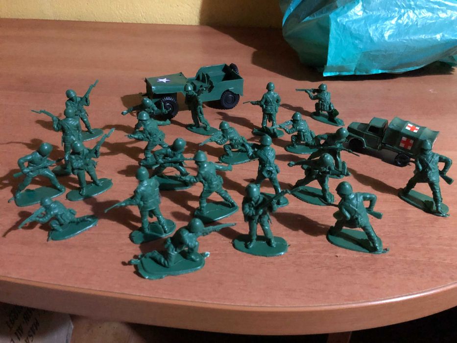 Brinquedos Variados (alguns coleccionáveis)
