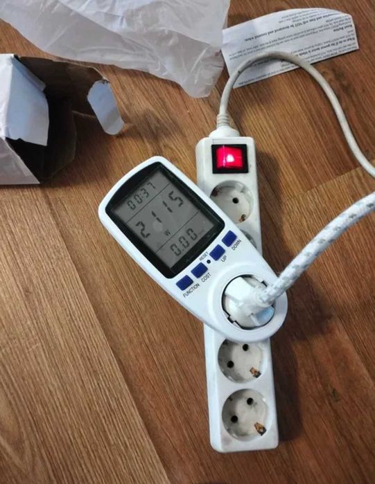 Резетка ватметр Cat 2 3680w