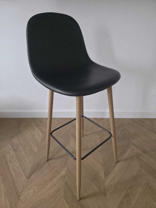 [KOMPLET 4 sztuk] Krzesła barowe czarne-dąb (ekoskóra, stal) Jysk Jonstrup