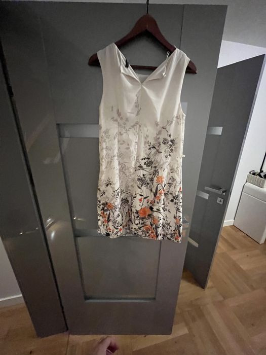 Letnia bezowa w kwiaty sukienka rozmiar 38 plus pasek