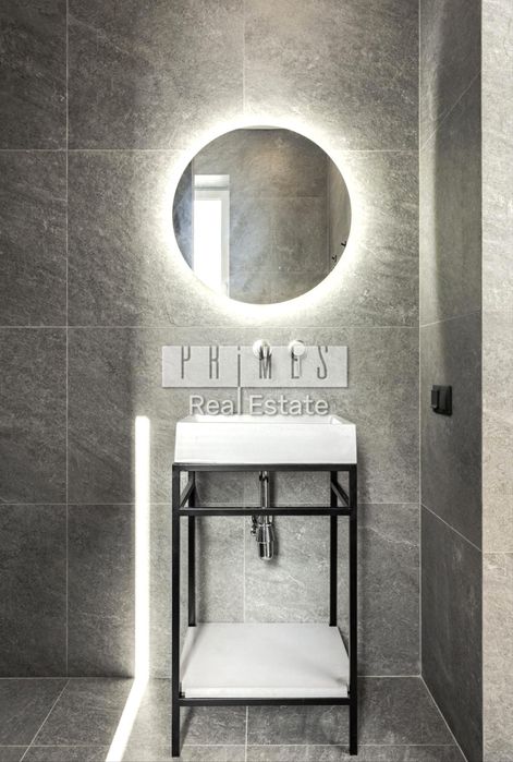 Будинок з топовою ділянкою в Лісниках повністю готовий до заселення.