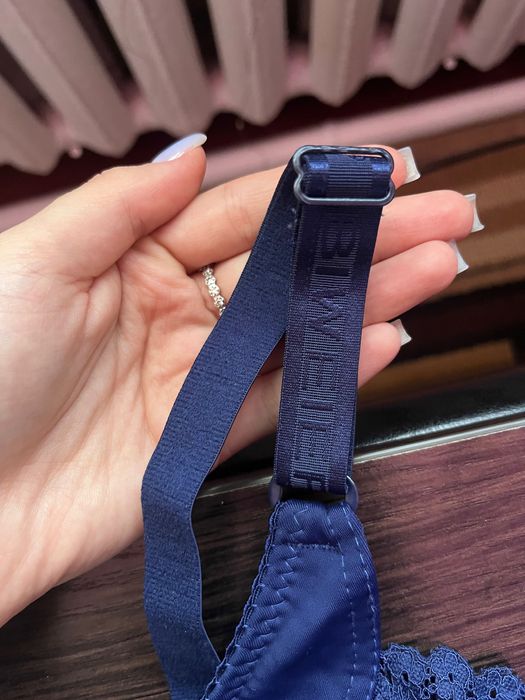 Бюстгальтер жіночий