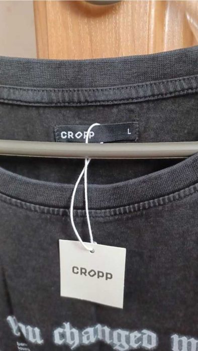 Сіра футболка cropp