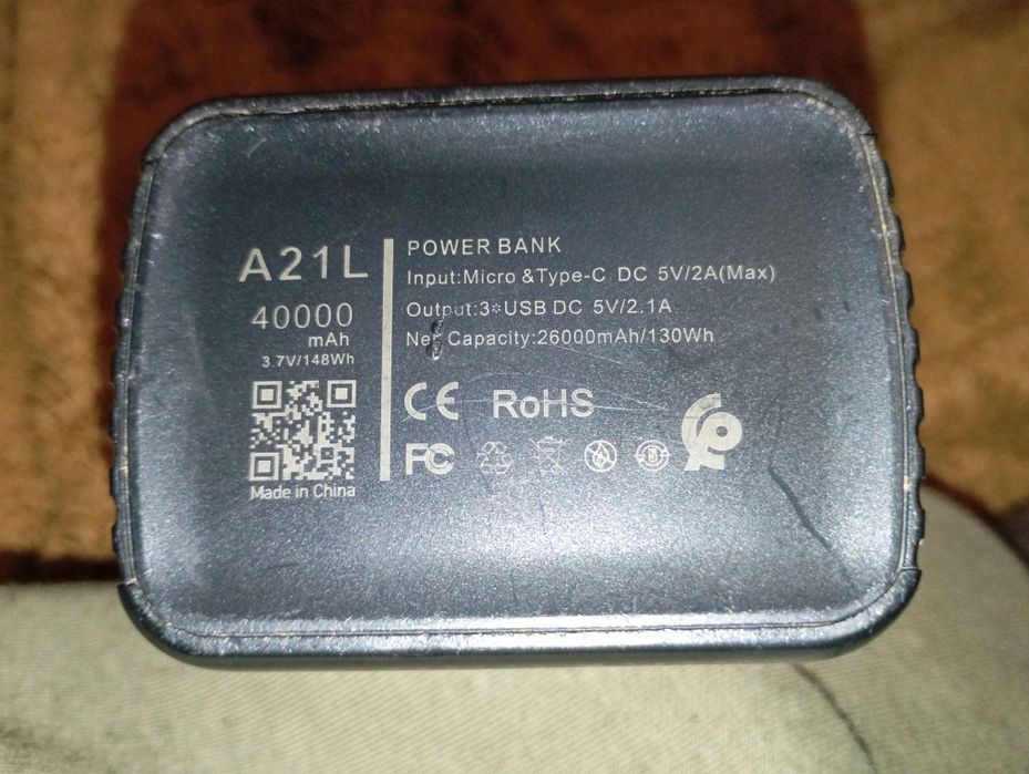 Повербанк, стан трохи покоцаний але топ