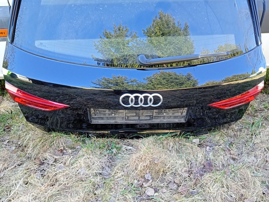 Klapa bagażnika audi Q3 a83 LY9T