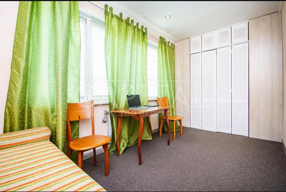 Продаж Фасад! Перший Поверх! Науки 86! Голосіївській Район! 995$ за м²