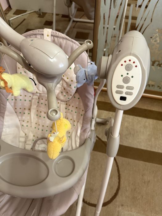 Гойдалка  колиска Заколисуючий центр, детская качеля Carello Карелло