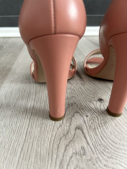 Sandały na obcasie Ryłko r.38