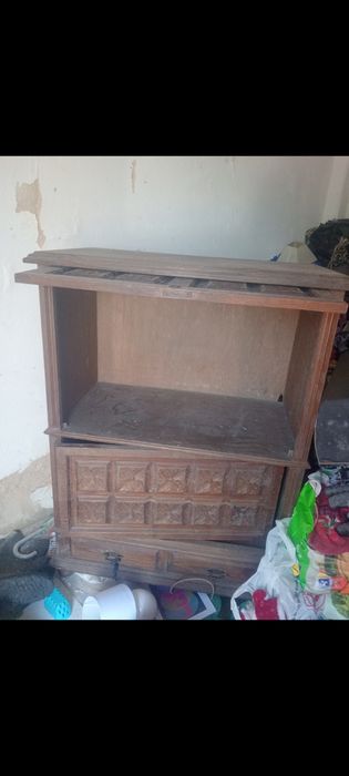 Móvel antigo livreiro em bom estado