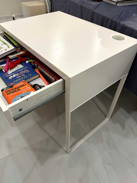 Secretária IKEA com 1 gaveta