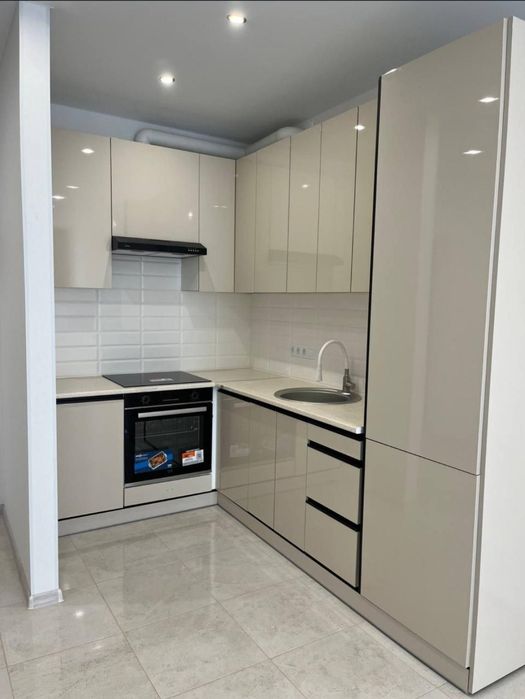 Акция! Кухня Софи без ручек. Высокие ящики. Цена за метр.