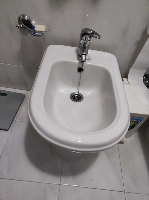 Bidé e torneira da Ofa