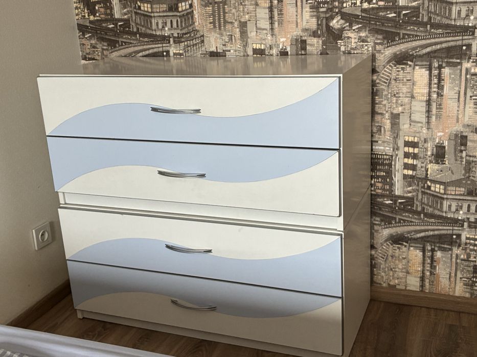 Комод / тумба з висувними ящиками — стан близький до ідеалу