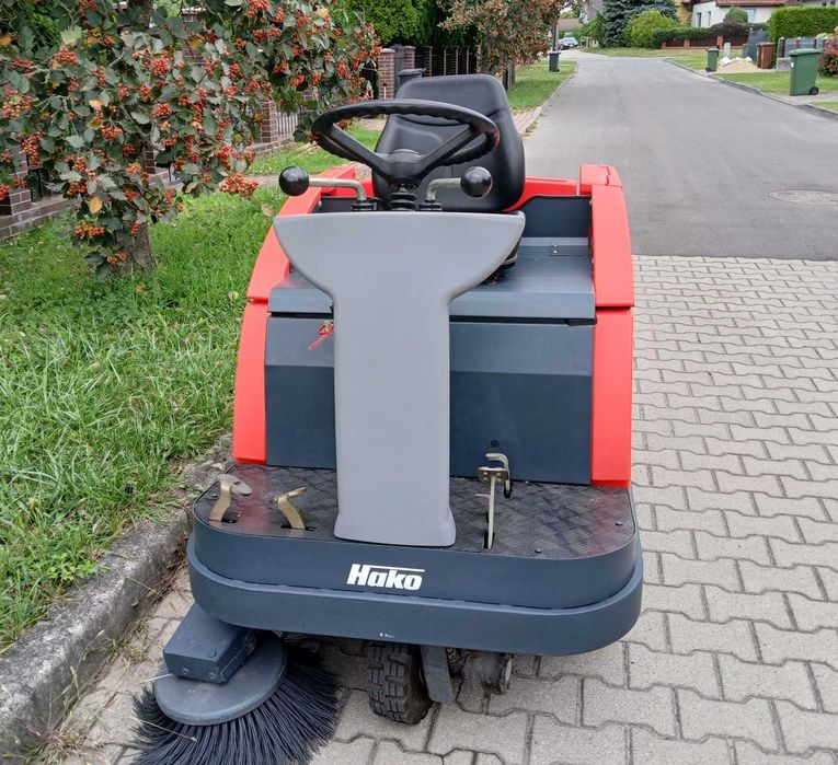 Zamiatarka Hako Jonas 980 V, benzynowa, 260 godzin