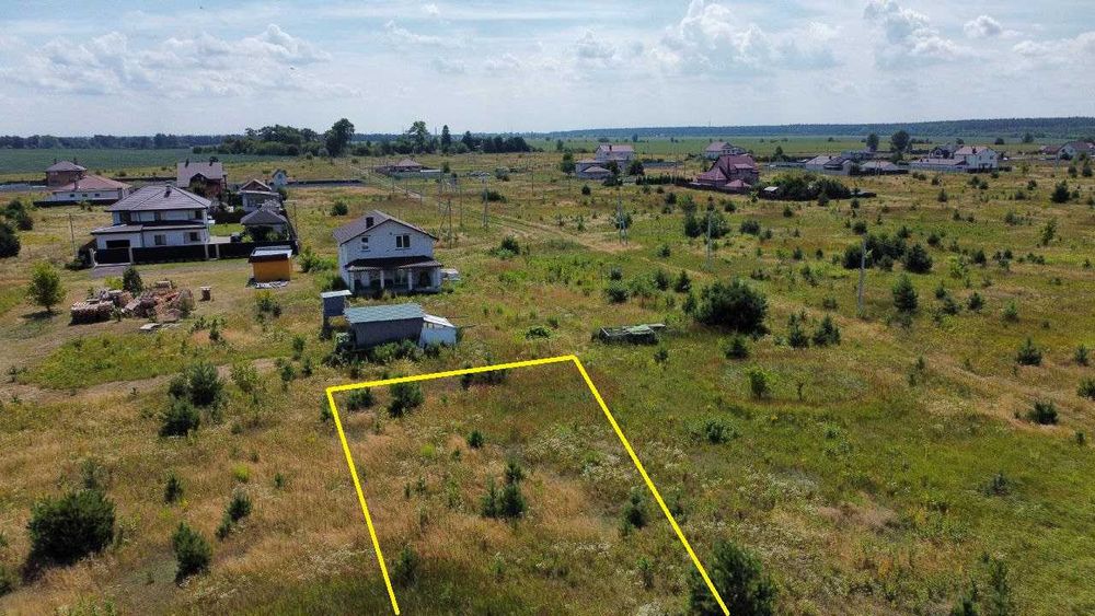 Рожівка, 15 соток на житловій вулиці з комунікаціями