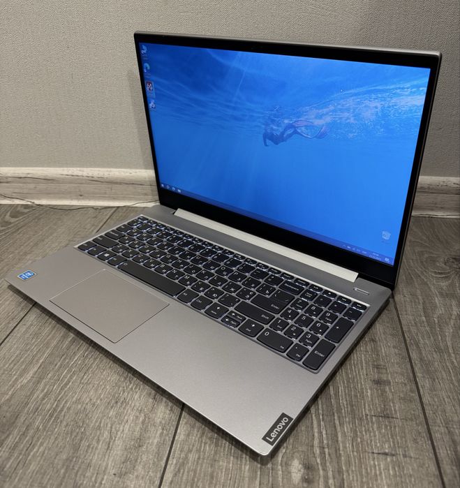 Ноутбук Lenovo, 8Gb, NVMe 128Gb, дуже хороша батарея. Підсвітка.