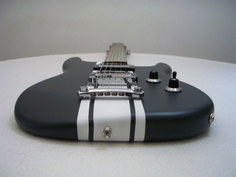 Guitarra nova, JMS modelo único, British racing green