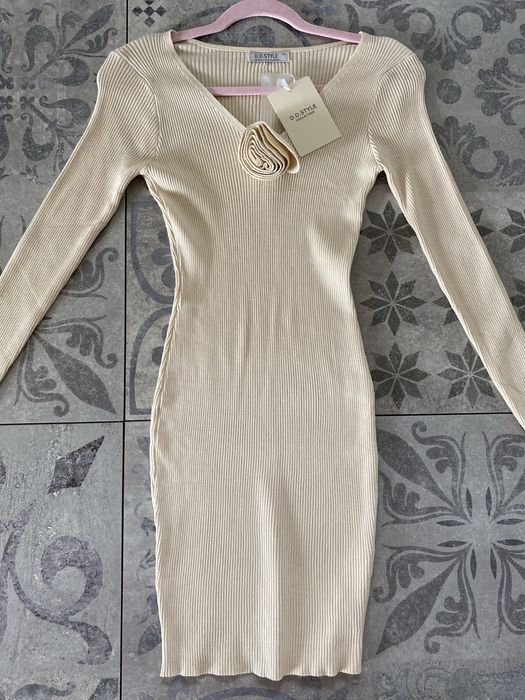 Sukienka beżowa z róża S/M/L