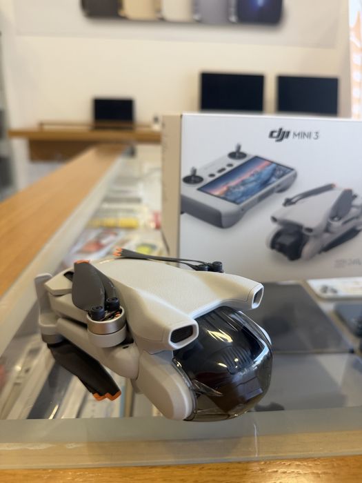 Drone DJI Mini 3 + (Controlo DJI RC com Ecrã) + Acessórios