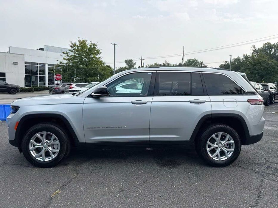 Jeep Grand Cherokee      2023