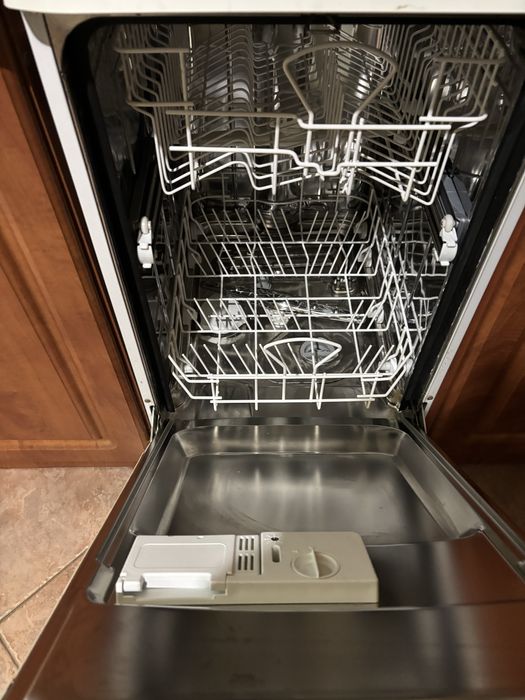 Посудомийна машина Арістон