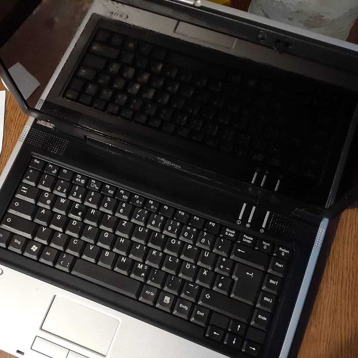 Ноутбук Fujitsu Siemens AMILO Pi 1505 / 3 ГБ RAM / Робочий / Для навчання та задач