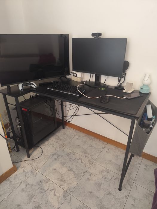 Mesa gaming preta