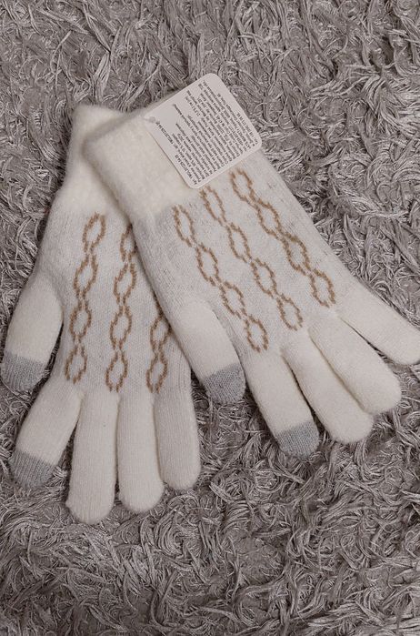 Перчатки женские вязаные белые