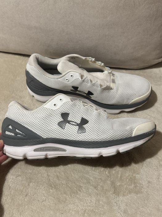 Under armour кросівки