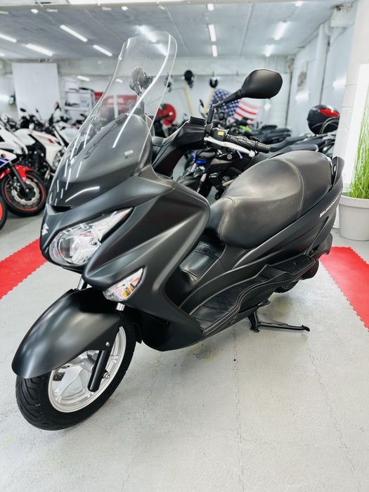скутер Suzuki Burgman 200 в оригіналі тільки з Японії є доставка