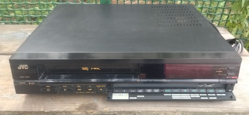 Відеомагнітофон JVC HR-D321EM