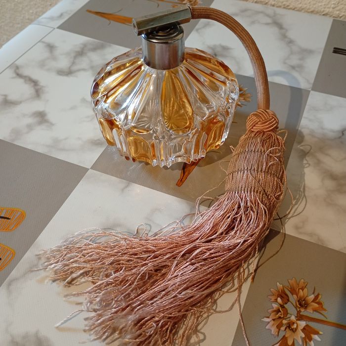 vintage flakon na perfumy