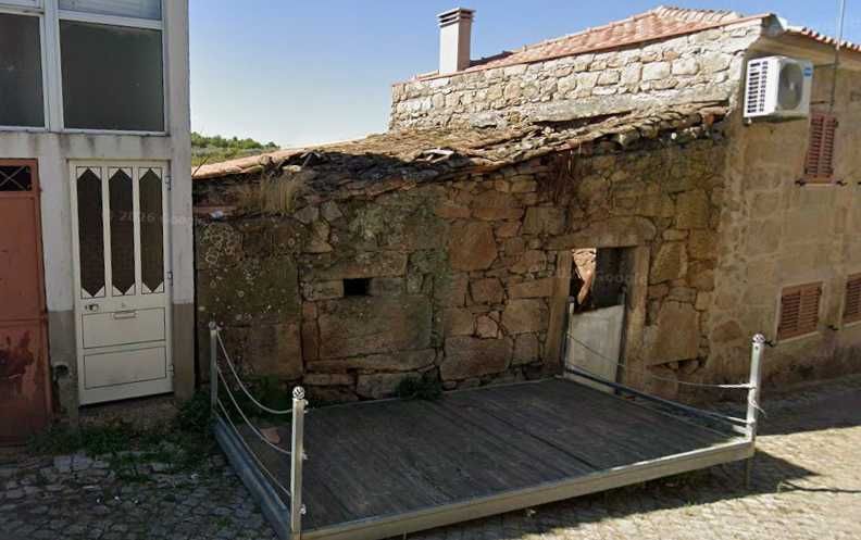 Casa em pedra para recuperar - Santa Eufêmia/Pinhel